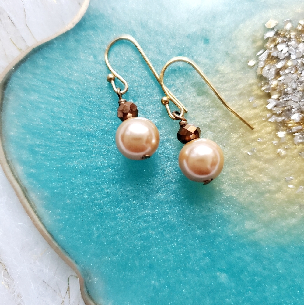 Single gold bead handmade earrings - Picture 4 of 4
